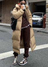 Abrigo acolchado de plumón de pato con capucha y bolsillos con cremallera de color caqui de moda para invierno